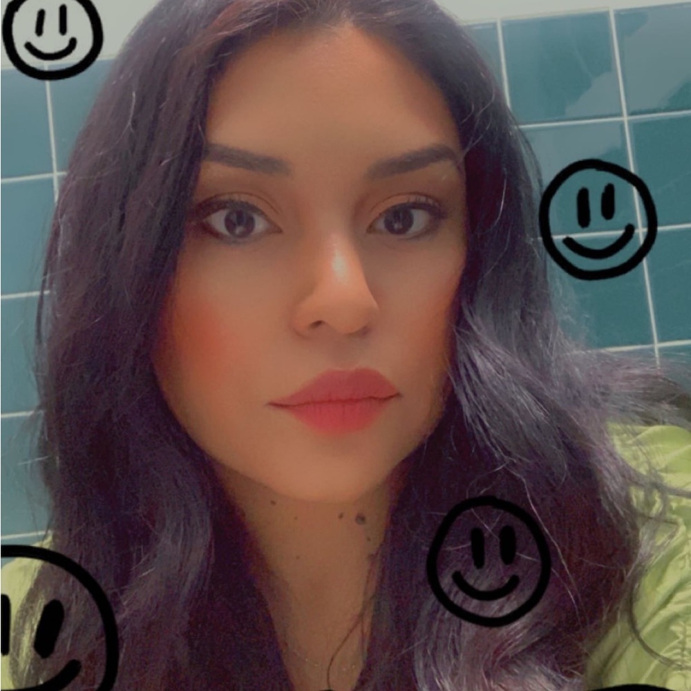 Meet your Posher, Cinthia